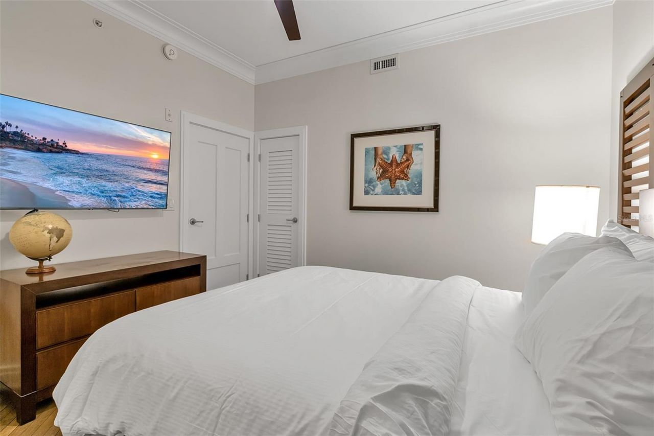 915 Seaside Drive, Unit 412, Sarasota, FL 34242 Photo