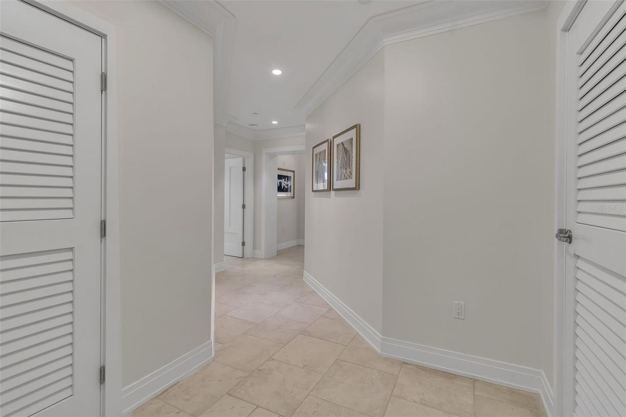 915 Seaside Drive, Unit 412, Sarasota, FL 34242 Photo