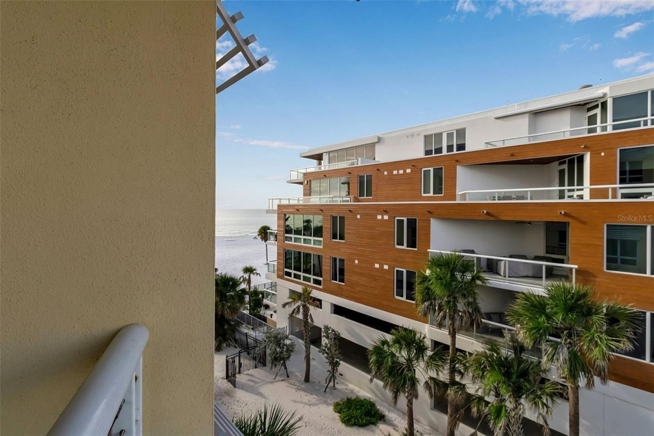 915 Seaside Drive, Unit 412, Sarasota, FL 34242 Photo