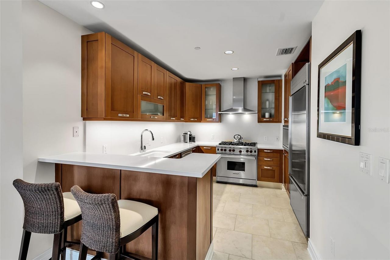 915 Seaside Drive, Unit 412, Sarasota, FL 34242 Photo