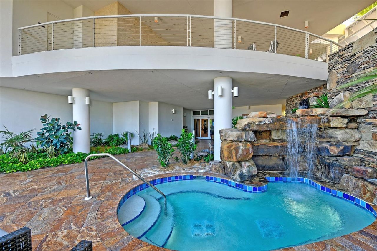 915 Seaside Drive, Unit 412, Sarasota, FL 34242 Photo