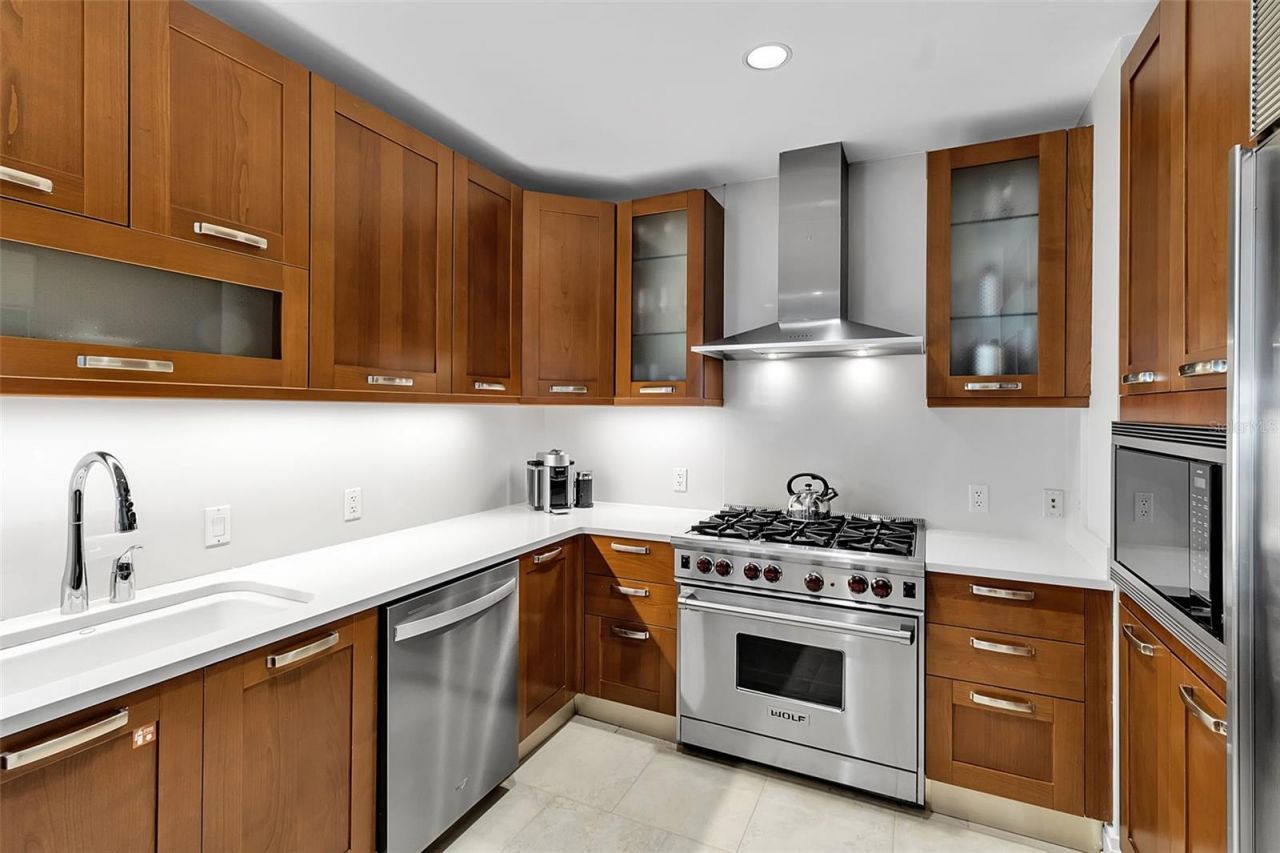 915 Seaside Drive, Unit 412, Sarasota, FL 34242 Photo