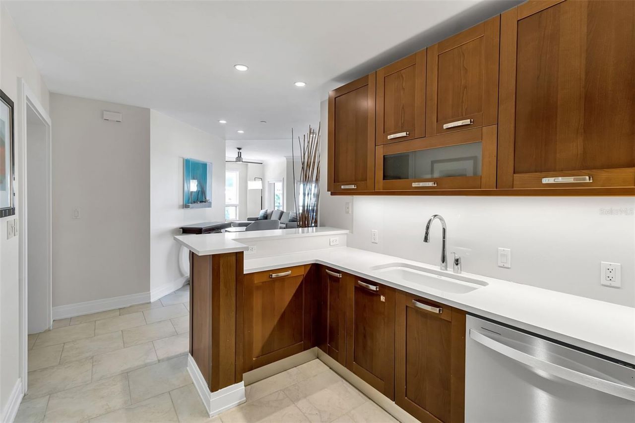 915 Seaside Drive, Unit 412, Sarasota, FL 34242 Photo