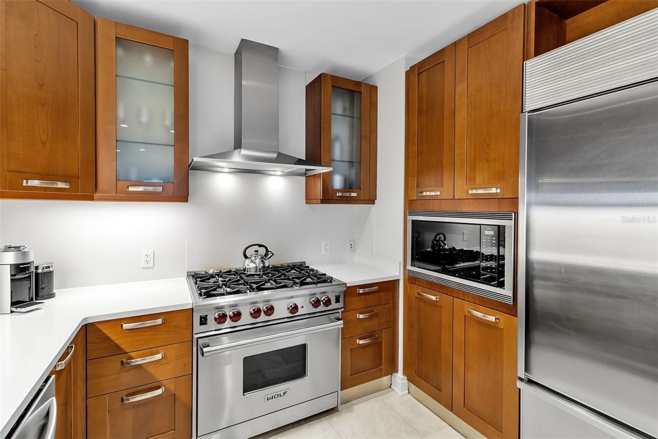 915 Seaside Drive, Unit 412, Sarasota, FL 34242 Photo