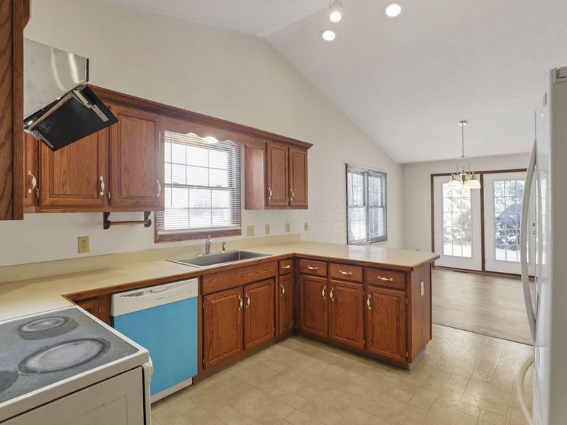 655 W Thrush Avenue, Crestline, OH 44827 Photo 11