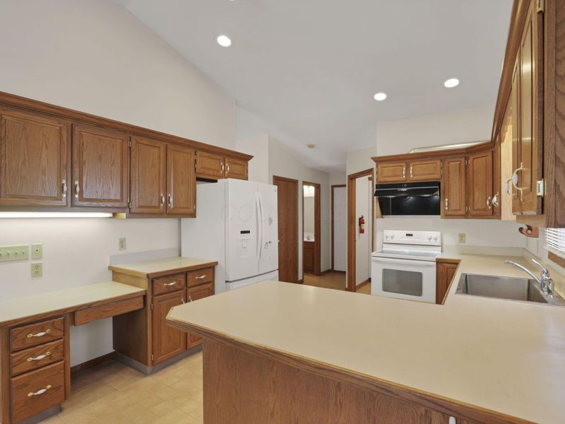 655 W Thrush Avenue, Crestline, OH 44827 Photo 12