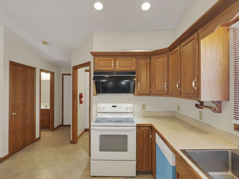 655 W Thrush Avenue, Crestline, OH 44827 Photo 14