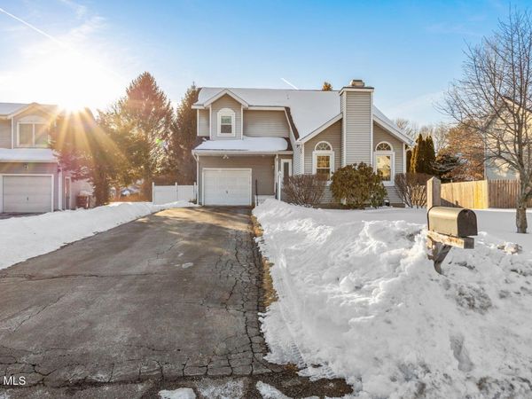 14 Mapleridge Avenue, Halfmoon, NY 12065