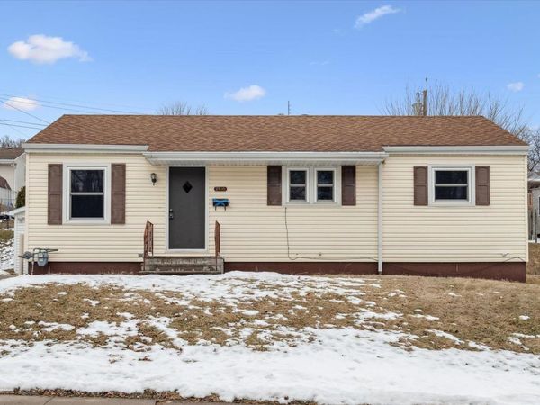 2935 Van Buren Street, Dubuque, IA 52001