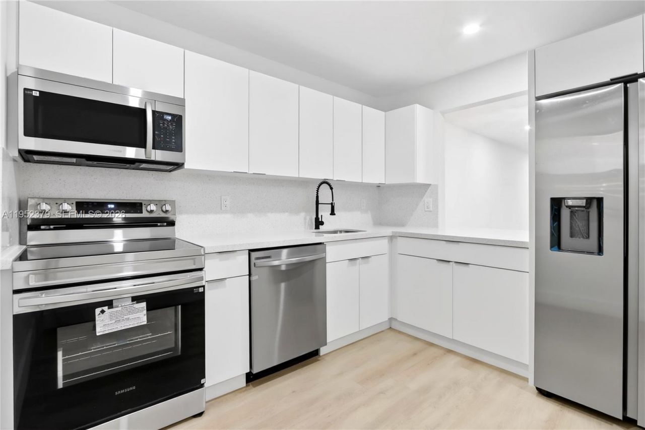 410 SE 2nd St, Unit 114, Hallandale Beach, FL 33009 Photo