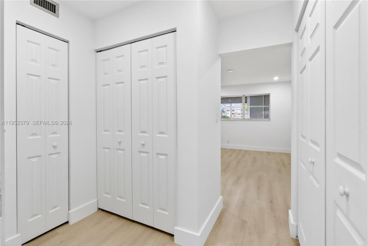 410 SE 2nd St, Unit 114, Hallandale Beach, FL 33009 Photo