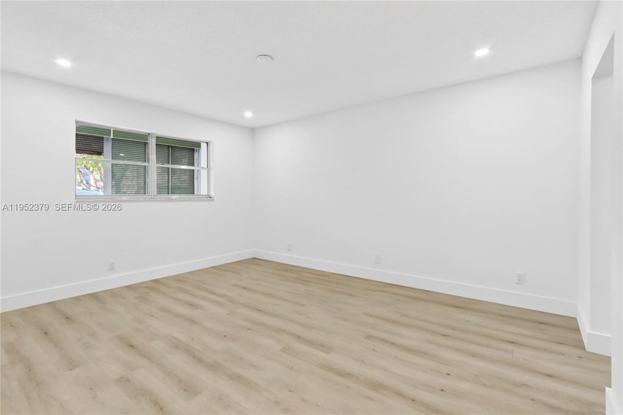 410 SE 2nd St, Unit 114, Hallandale Beach, FL 33009 Photo