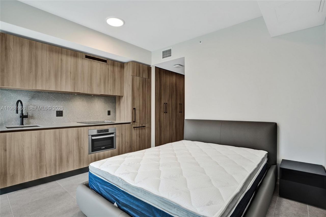 121 NE 5th Street , Unit 1001B, Miami, FL 33132 Photo