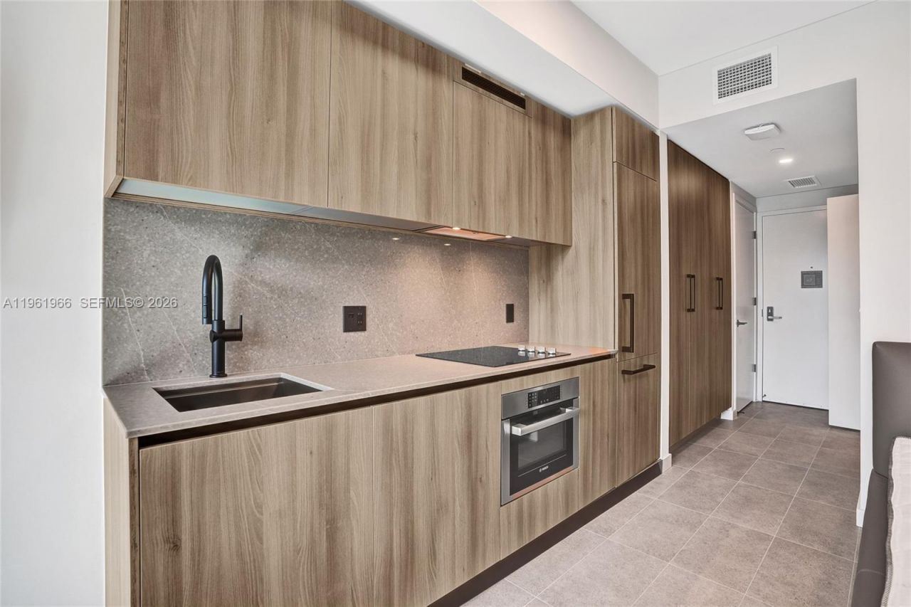 121 NE 5th Street , Unit 1001B, Miami, FL 33132 Photo