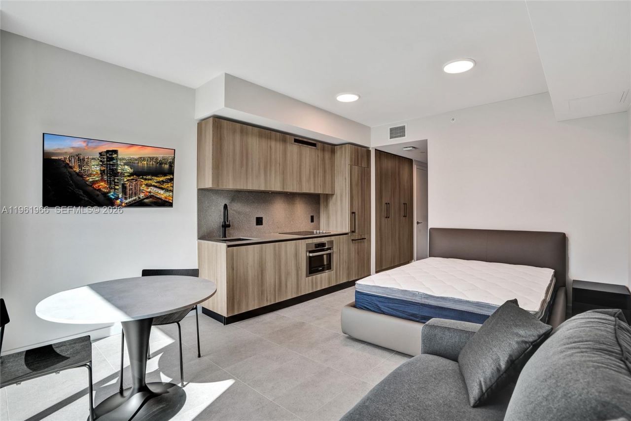 121 NE 5th Street , Unit 1001B, Miami, FL 33132 Photo