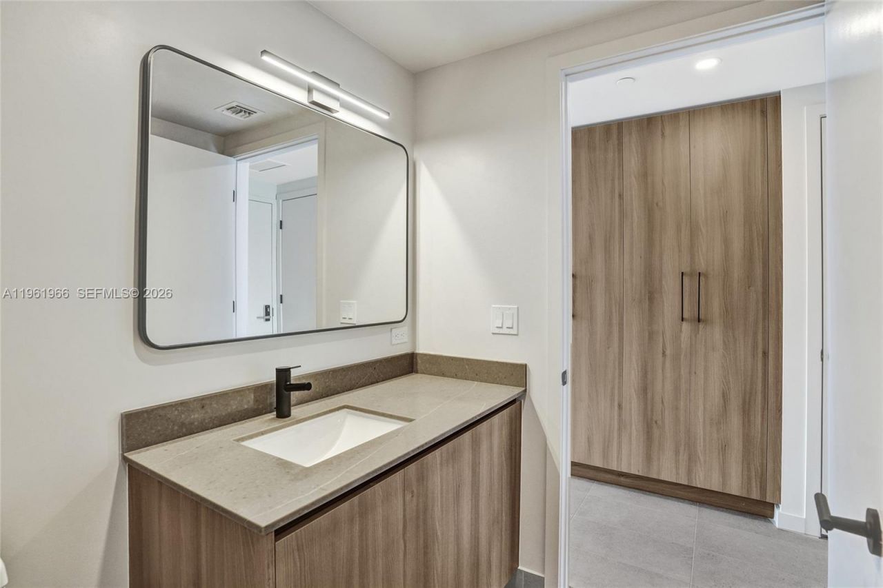 121 NE 5th Street , Unit 1001B, Miami, FL 33132 Photo