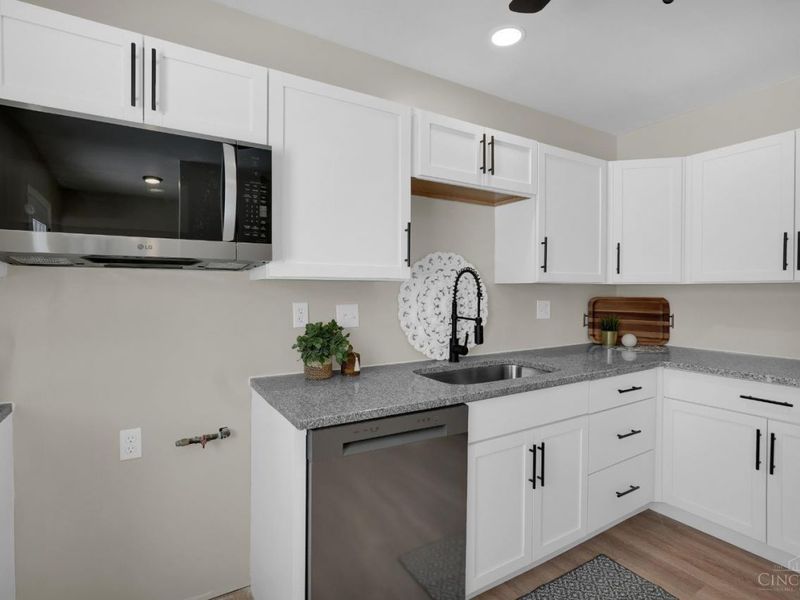 290 Nelson Lane, Cincinnati, OH 45246 Photo 4