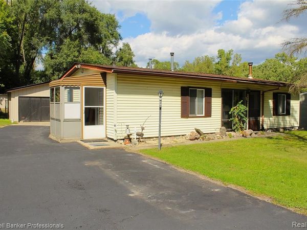 10593 9 Mile Road, Green Oak Twp, MI 48189