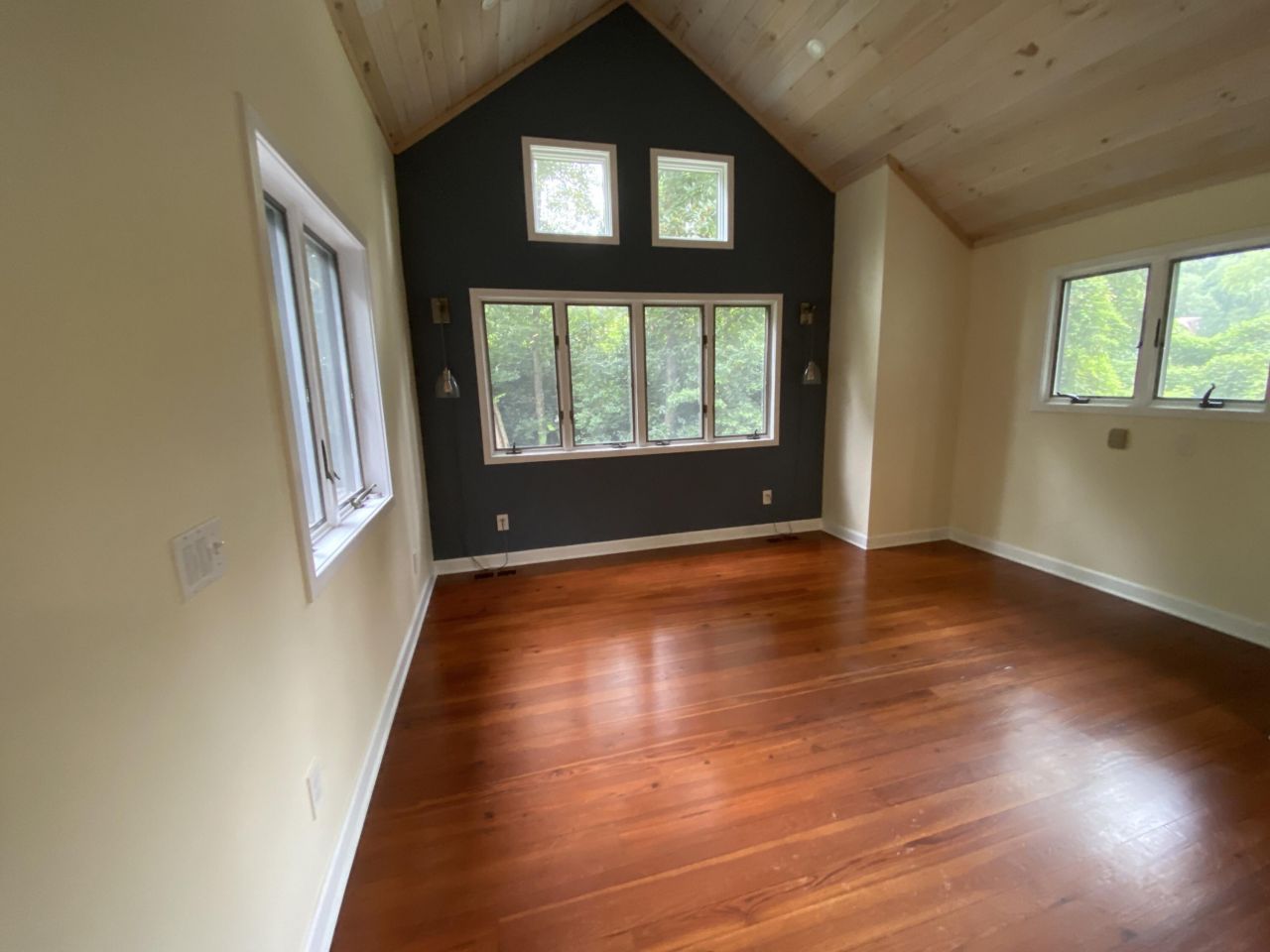 523 W Carolina Avenue Photo 17