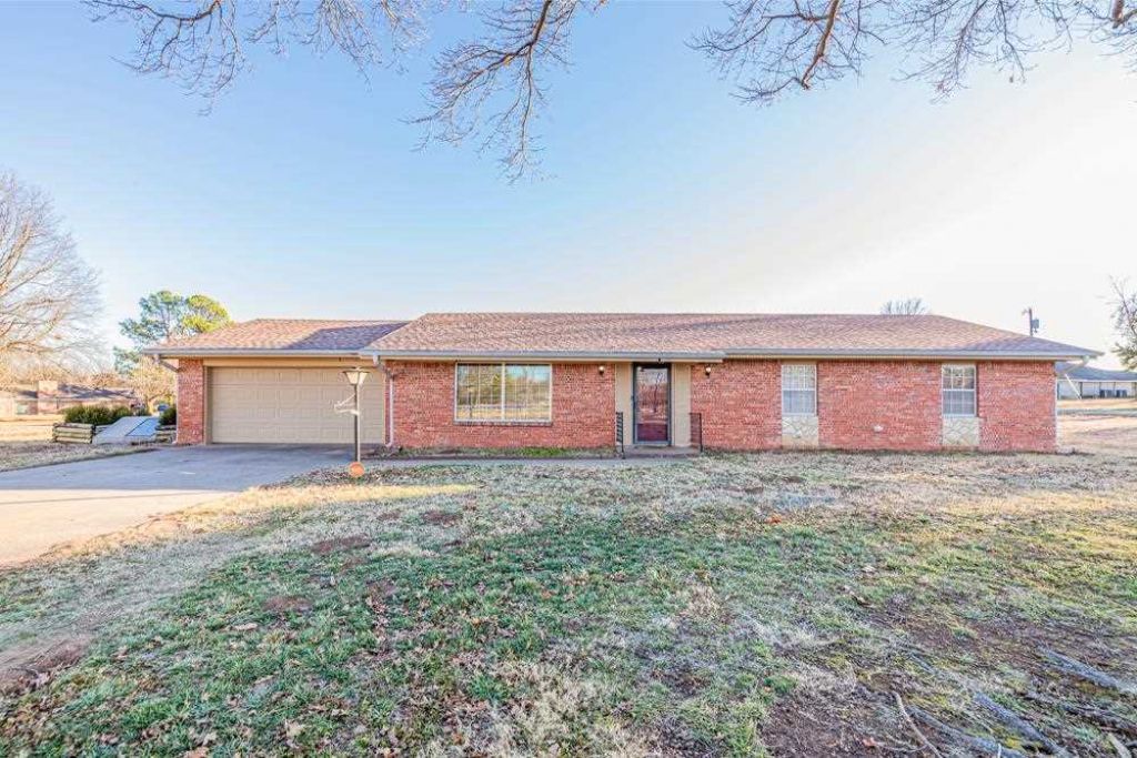 1211 E 13th Street, Cushing, OK 74023 Main Photo