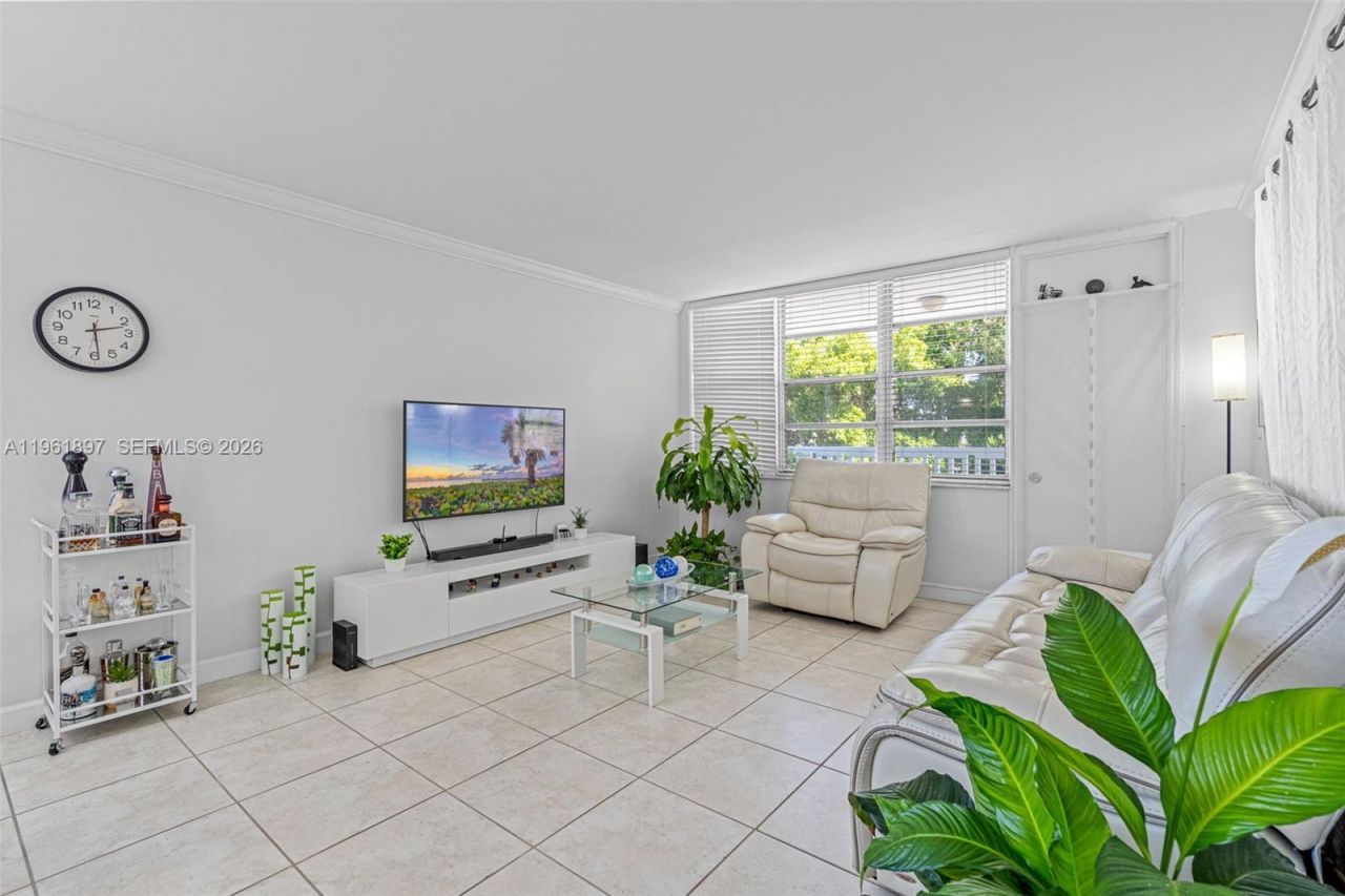 2016 Bay Dr, Unit 203, Miami Beach, FL 33141 Photo