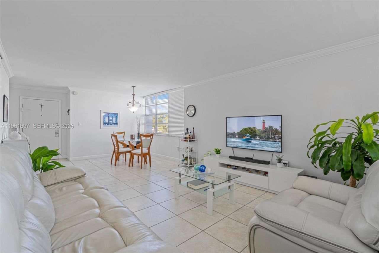 2016 Bay Dr, Unit 203, Miami Beach, FL 33141 Photo