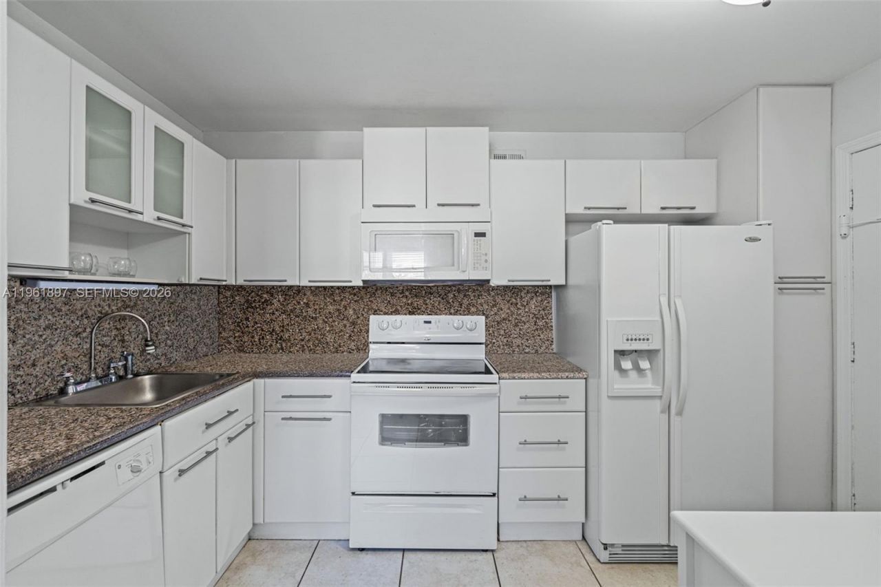 2016 Bay Dr, Unit 203, Miami Beach, FL 33141 Photo