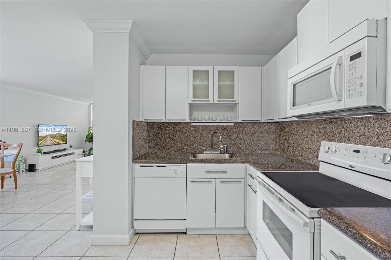 2016 Bay Dr, Unit 203, Miami Beach, FL 33141 Photo