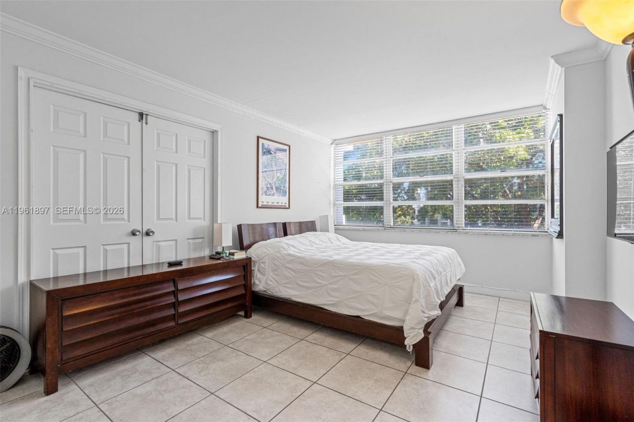 2016 Bay Dr, Unit 203, Miami Beach, FL 33141 Photo