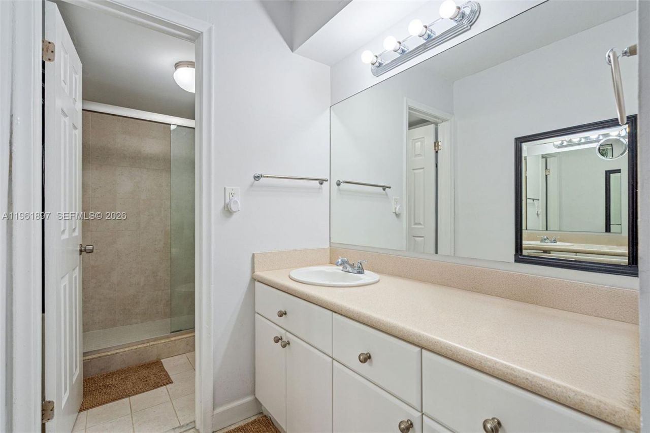 2016 Bay Dr, Unit 203, Miami Beach, FL 33141 Photo