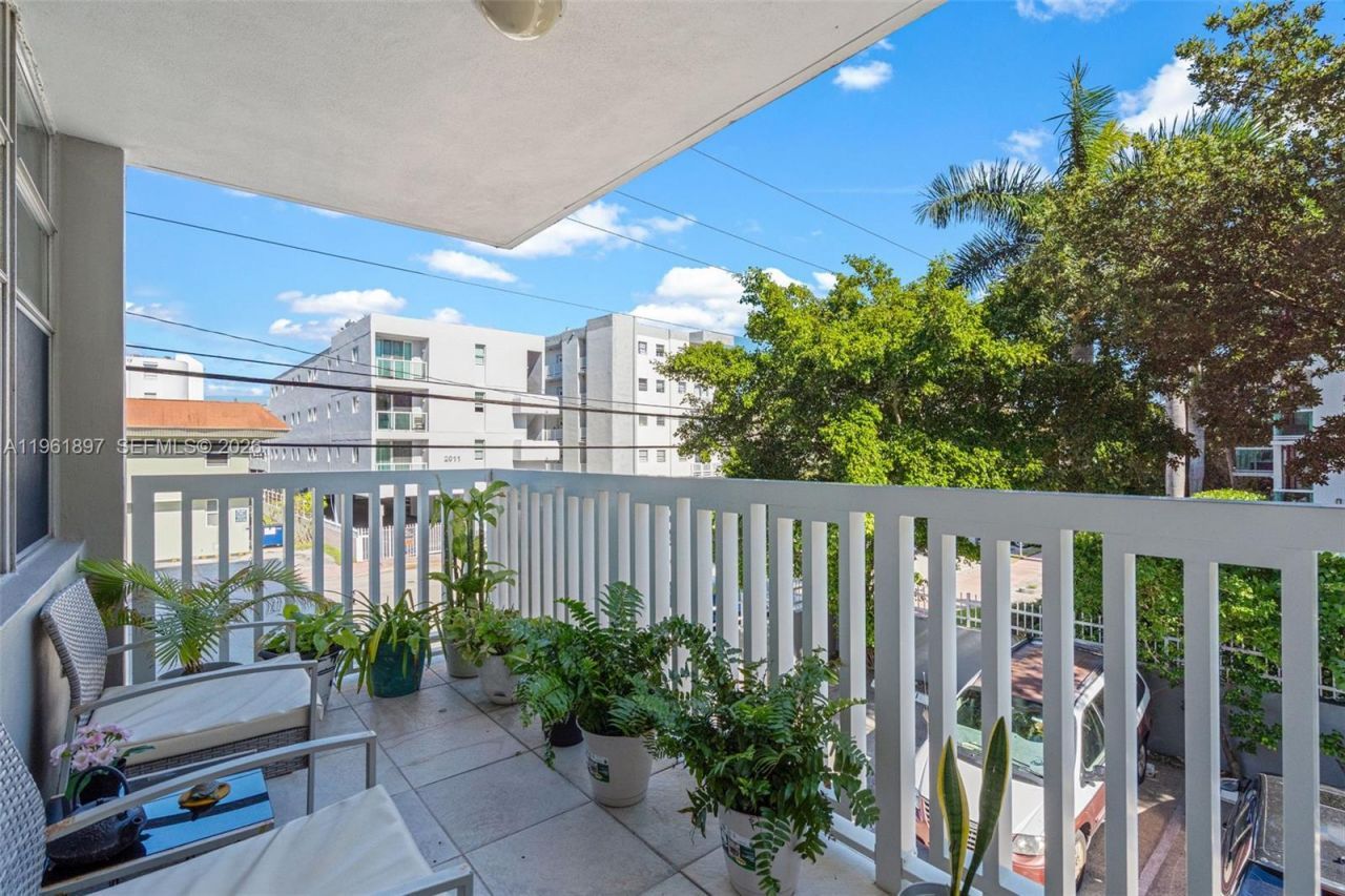 2016 Bay Dr, Unit 203, Miami Beach, FL 33141 Photo