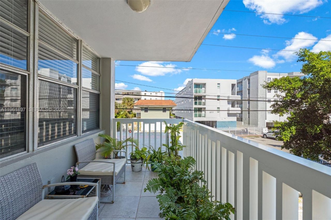 2016 Bay Dr, Unit 203, Miami Beach, FL 33141 Photo