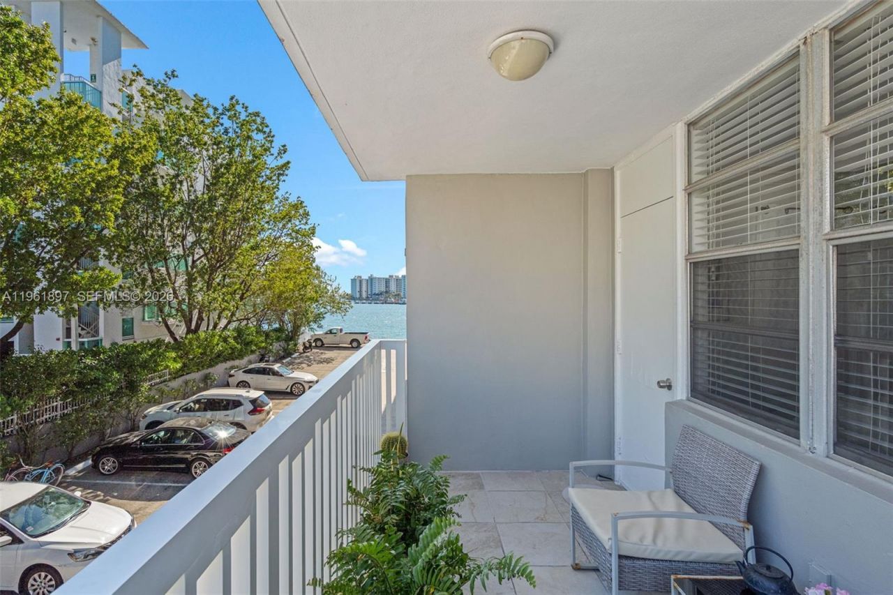 2016 Bay Dr, Unit 203, Miami Beach, FL 33141 Photo