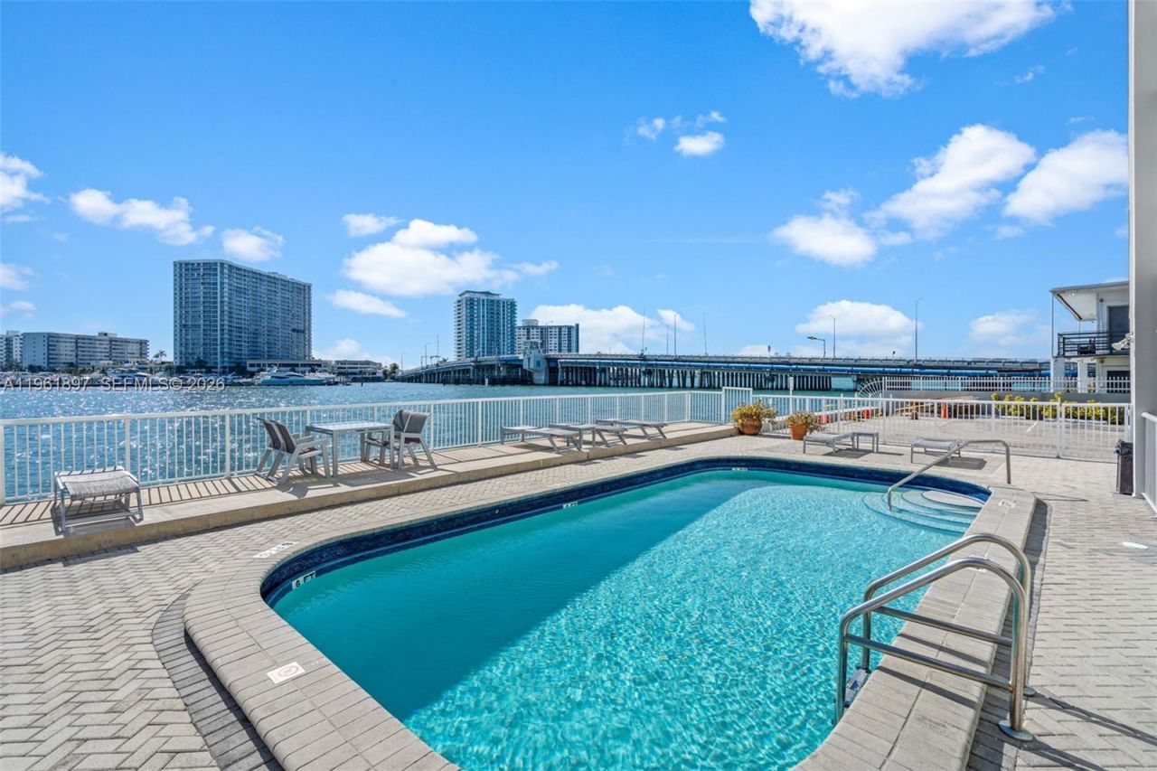 2016 Bay Dr, Unit 203, Miami Beach, FL 33141 Photo