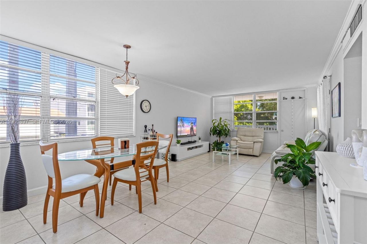2016 Bay Dr, Unit 203, Miami Beach, FL 33141 Photo