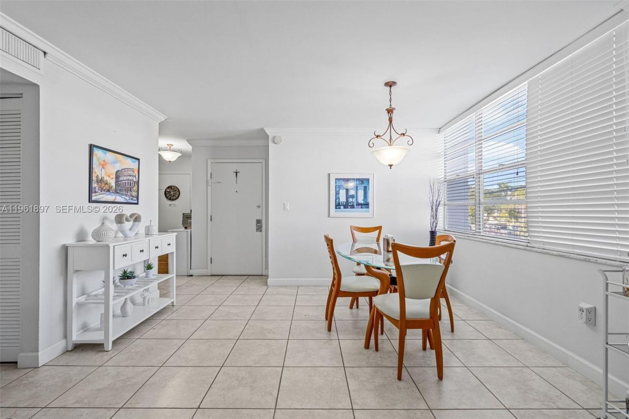 2016 Bay Dr, Unit 203, Miami Beach, FL 33141 Photo