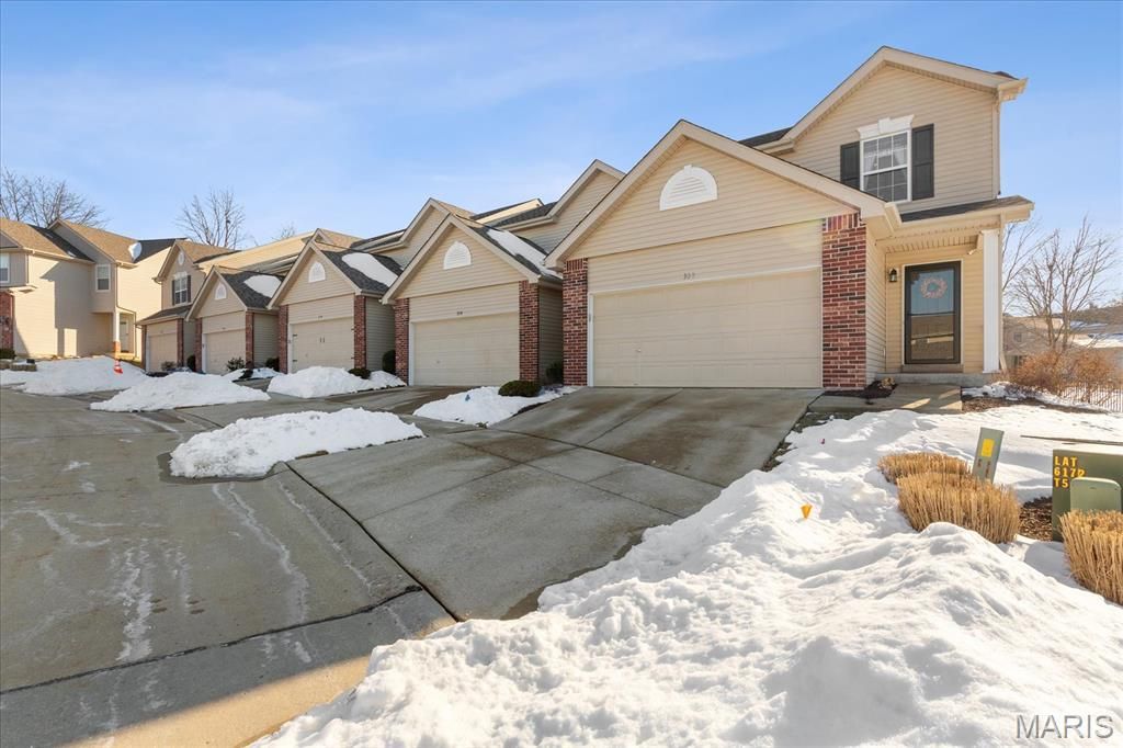 332 Willott Square Drive, Saint Peters, MO 63376 Main Photo