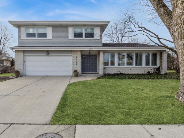 2207 E Michael Manor Lane, Arlington Heights, IL 60004