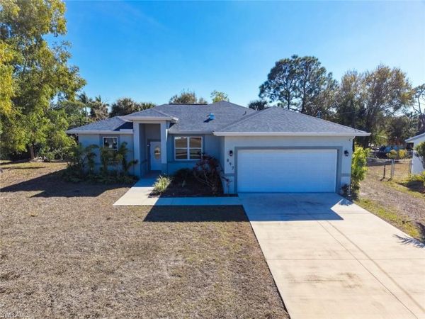 897 Iris DR, NORTH FORT MYERS, FL 33903