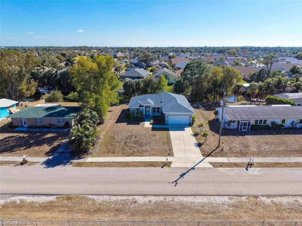 897 Iris Dr, North Fort Myers, FL 33903 Photo