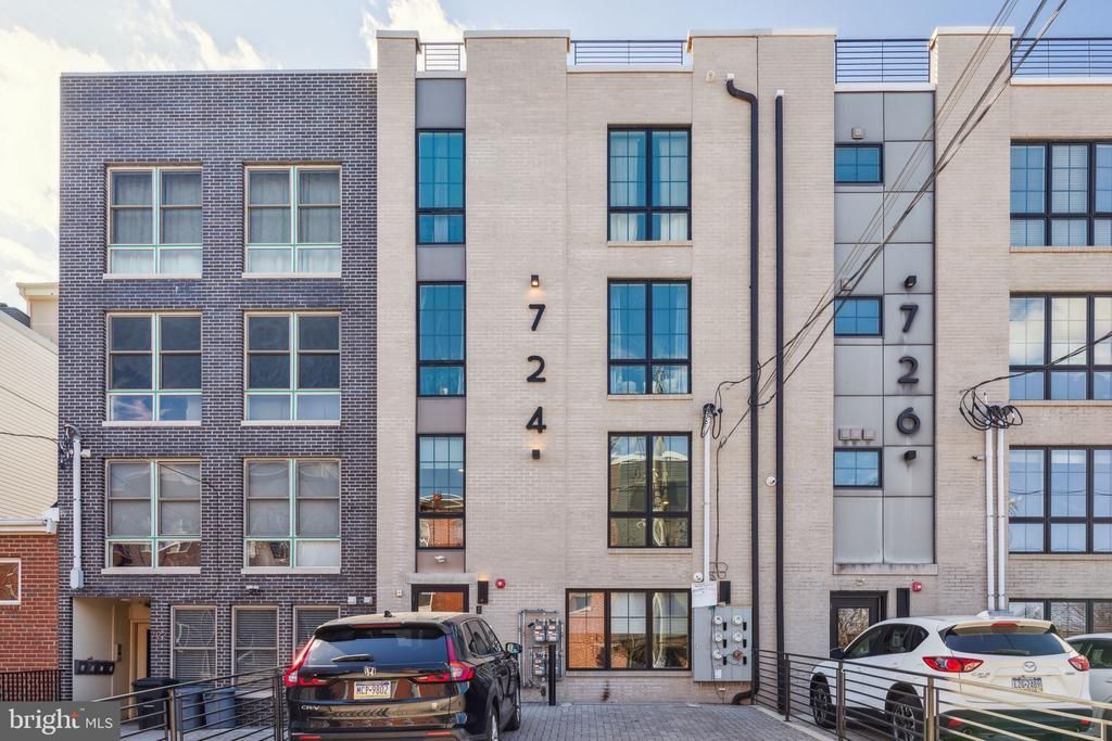 724 N 19th Street, Unit 2, Philadelphia, PA 19130 Main Photo