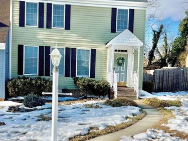 8332 MAUZY SQUARE, MARSHALL, VA 20115