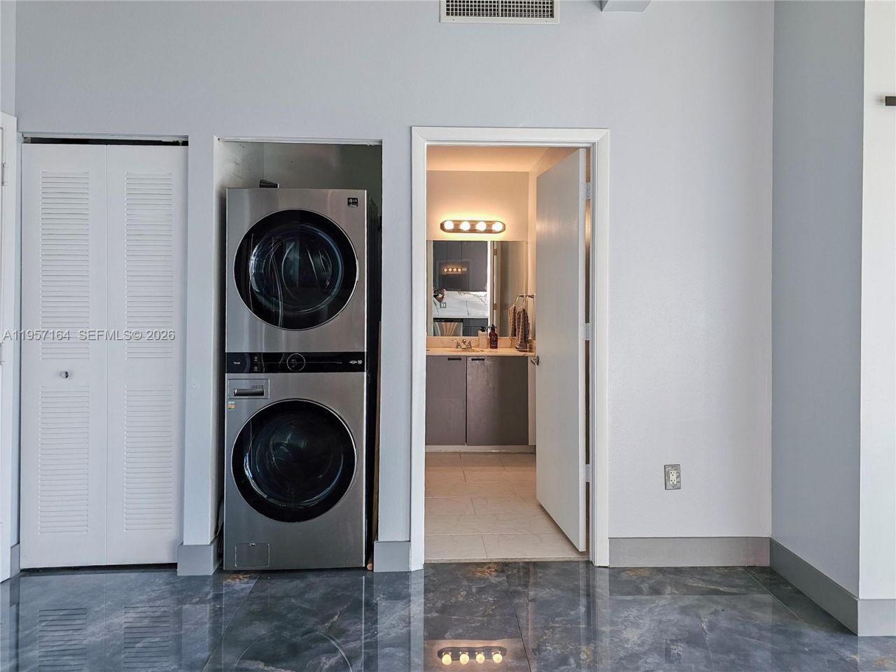 234 NE 3rd St, Unit 1003, Miami, FL 33132 Photo