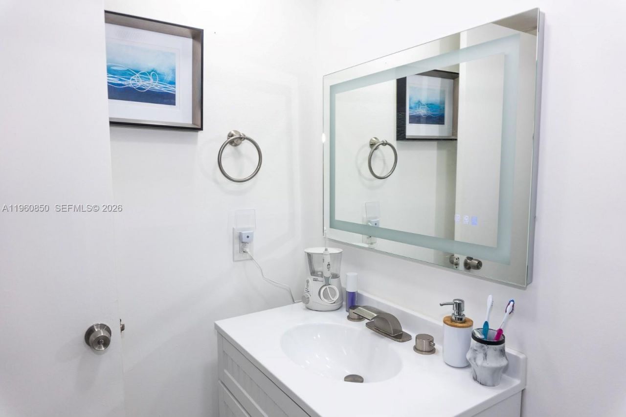 6190 W 19th Ave, Unit 201, Hialeah, FL 33012 Photo