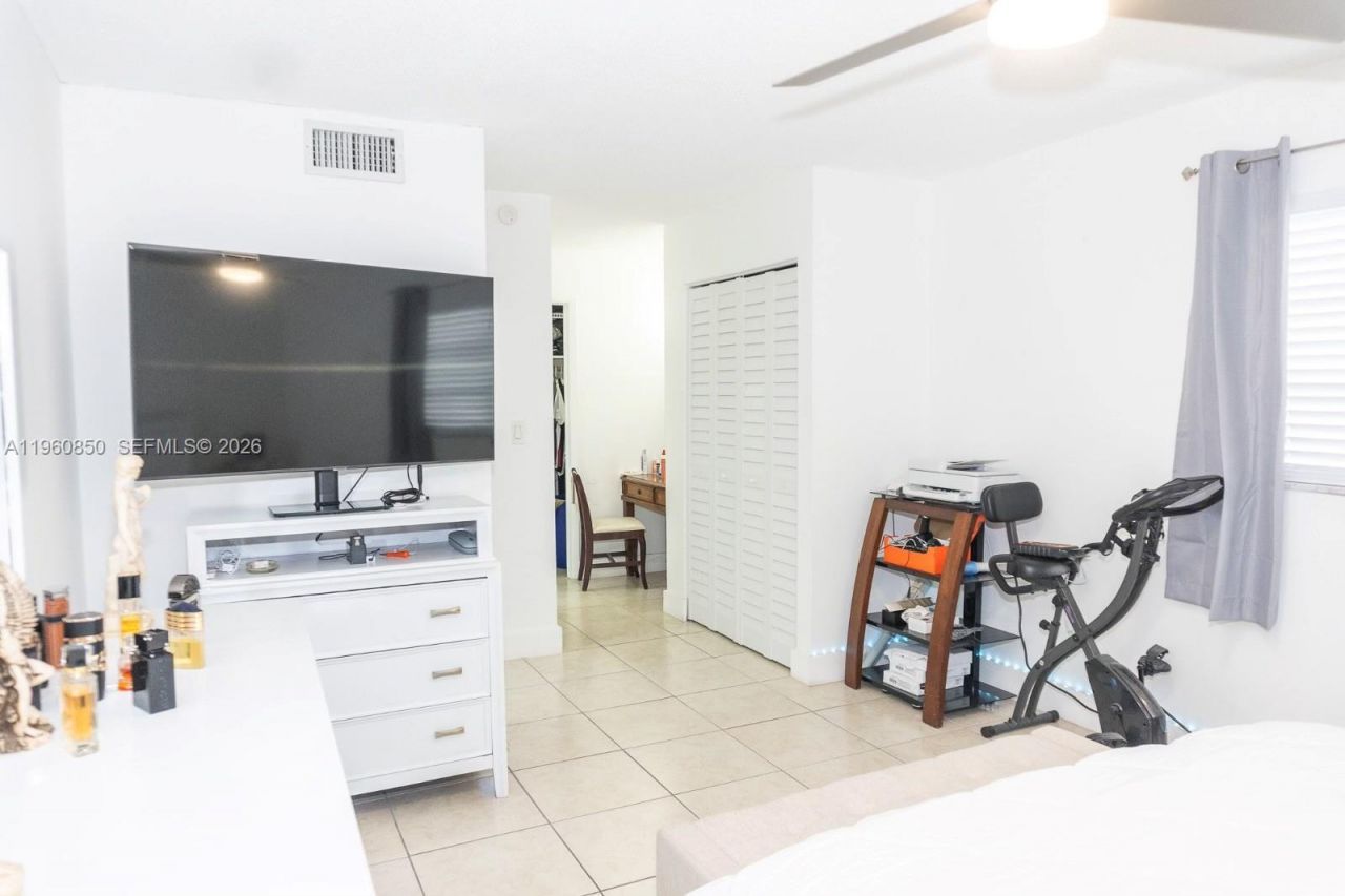 6190 W 19th Ave, Unit 201, Hialeah, FL 33012 Photo