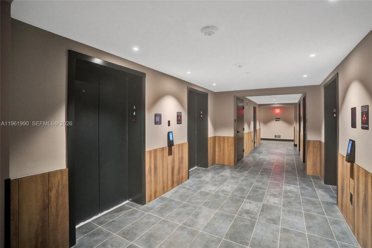 121 NE 5th Street, Unit 401B, Miami, FL 33132 Photo