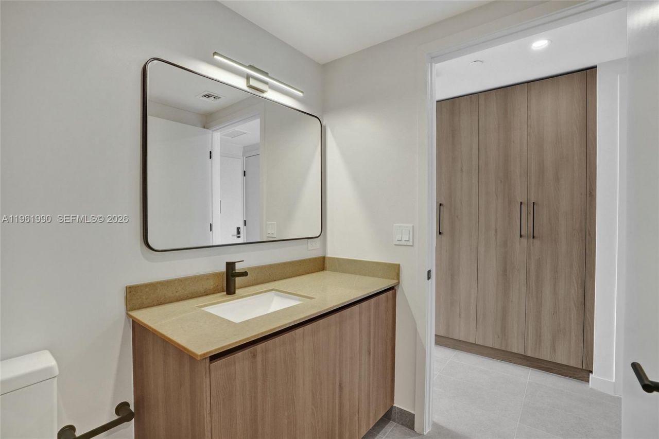 121 NE 5th Street, Unit 401B, Miami, FL 33132 Photo