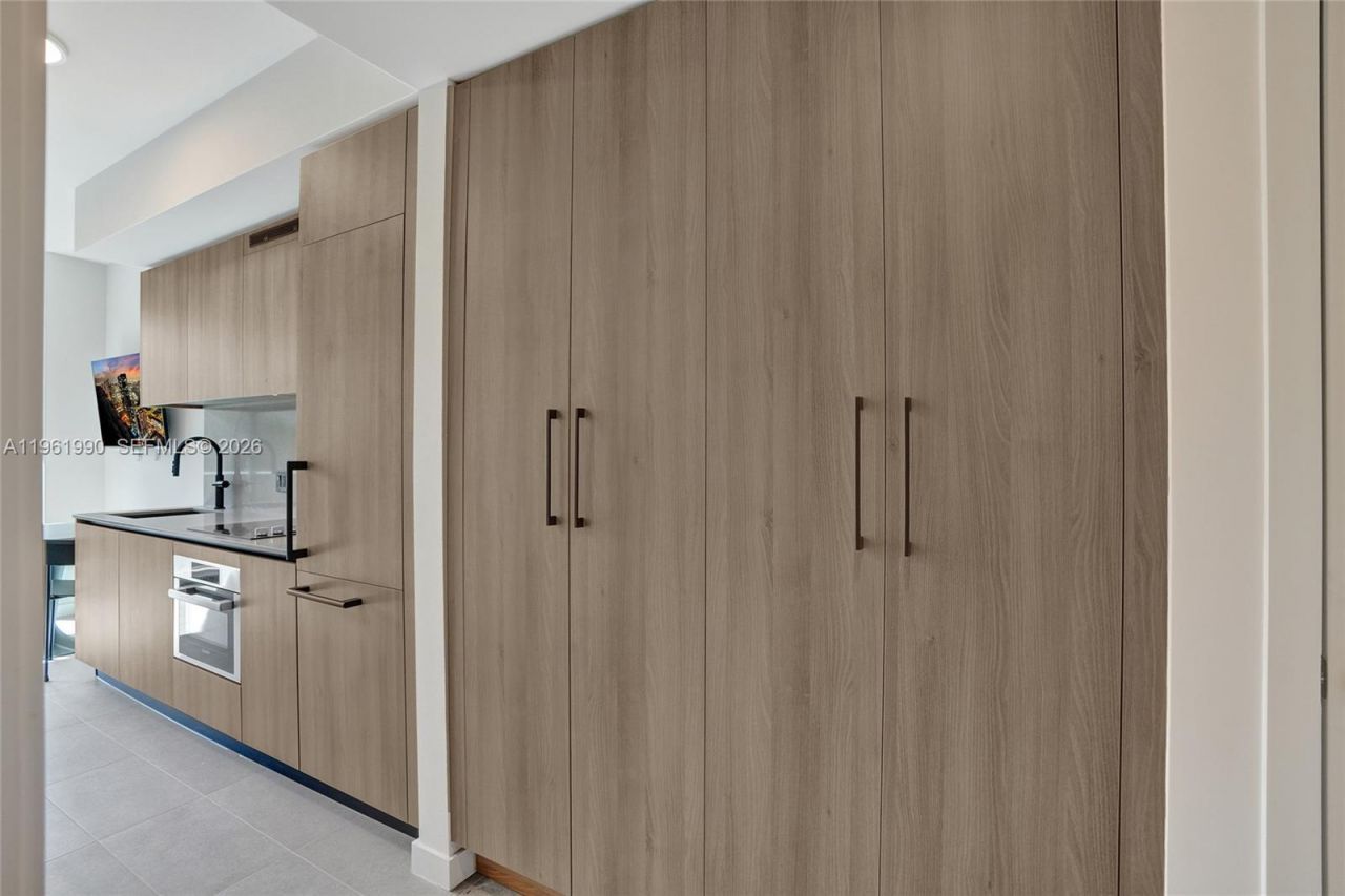 121 NE 5th Street, Unit 401B, Miami, FL 33132 Photo