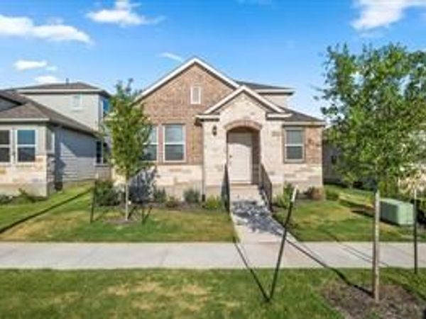 112 Doodle LN, Hutto, TX 78634