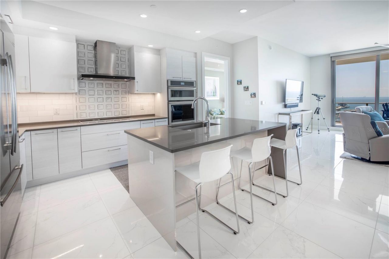 100 1st Avenue N, Unit 1804, Saint Petersburg, FL 33701 Photo